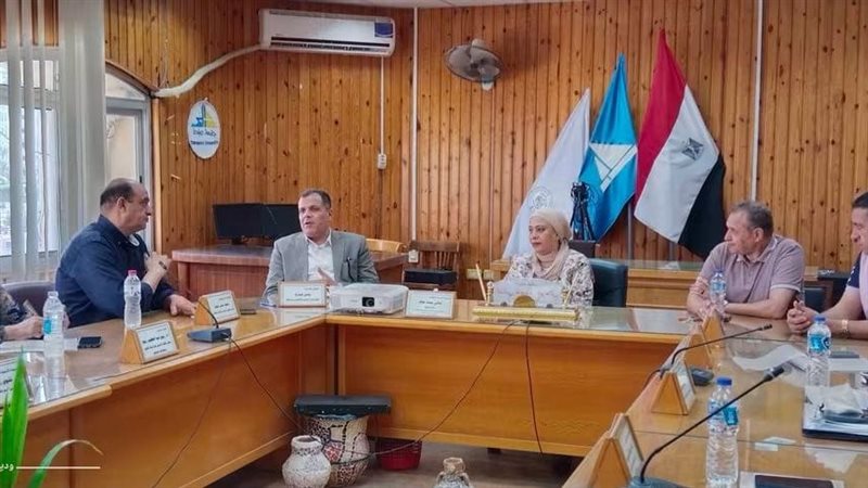 وكيل التعليم بدمياط يتابع ميدانيا فعاليات مبادرة مدرستي عنواني بالتجريبية المطورة