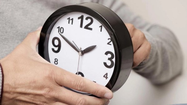 أيام قليلة على التوقيت الشتوي.. أخر ساعتك 60 دقيقة في هذا الموعد