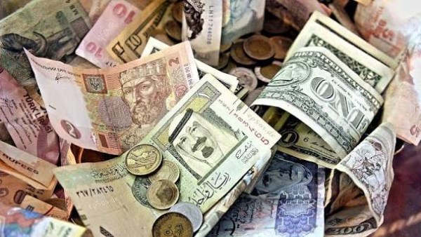 تأثير رفع الفائدة على العملات الأجنبية والعربية مقابل الجنيه.. اعرف التفاصيل