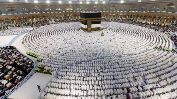 ضوابط مهمة بالسياحة لتنظيم رحلات العمرة البرية وضمان سلامة المعتمرين.. تفاصيل