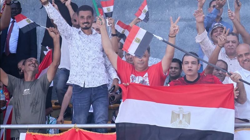 الجالية المصرية تؤازر المنتخب الوطني أمام جنوب السودان (صور)