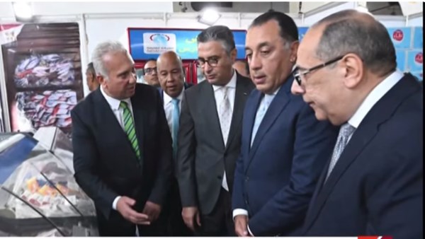 مدبولي يفتتح معرض “أهلا مدارس” بأسعار مخفضة.. فيديو