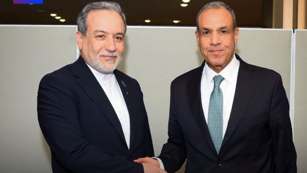 وزير الخارجية يؤكد لنظيره الإيراني أهمية احترام أمن واستقرار الخليج وجميع دول المنطقة