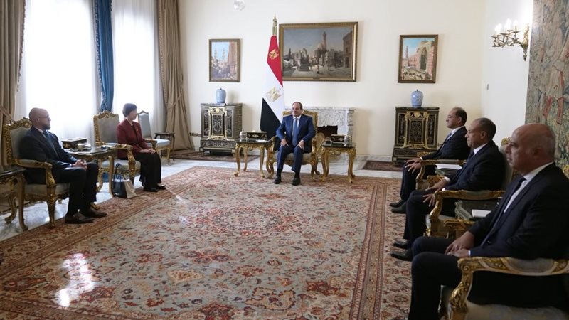 السيسي يستقبل رئيسة البنك الآسيوي للاستثمار ويتابع آليات انتقاء الكوادر العاملة بالمدارس (فيديو)