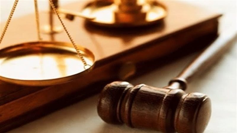 «5 سنين انتقام».. سائق يحرق جاره بالجازولين وينهي حياته بطعنة والمحكمة تحيل أوراقه للمفتي