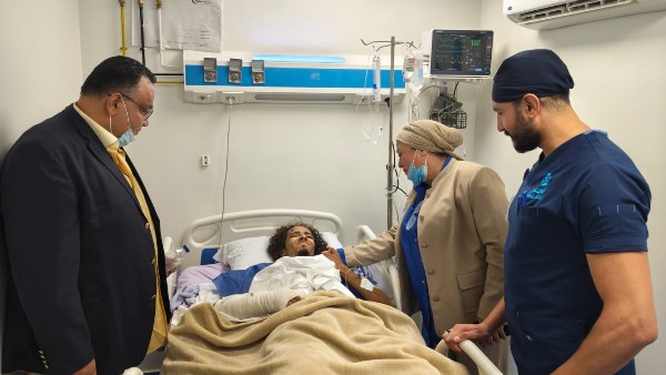 رئيس أكاديمية الفنون تطمئن على طالبي الموسيقى العربية بعد تعرضهما لحادث