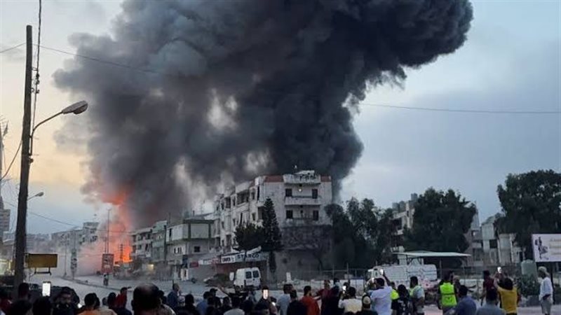 استشهاد شخص وإصابة اثنين آخرين إثر غارة إسرائيلية استهدفت سيارة جنوبي لبنان