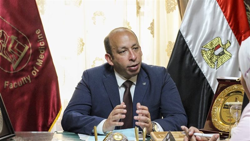 عميد طب قصر العيني: تقدم الكلية في تصنيف شنغهاي يؤكد تنامي تأثير أبحاثنا عالميًا