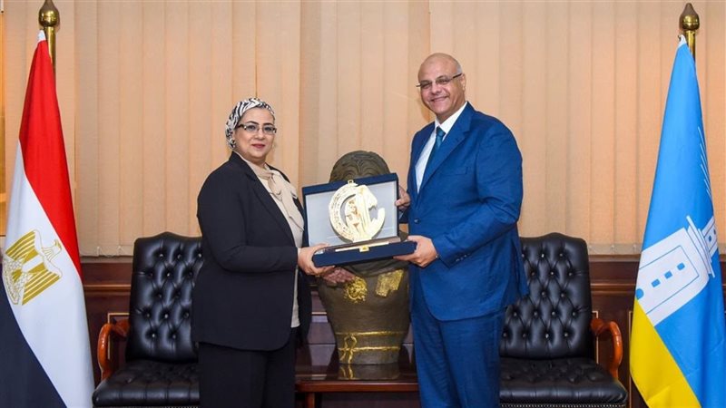 محافظ الإسكندرية يستقبل المستشارة أمل عمار لبحث تعزيز التعاون في دعم وتمكين المرأة والأسرة