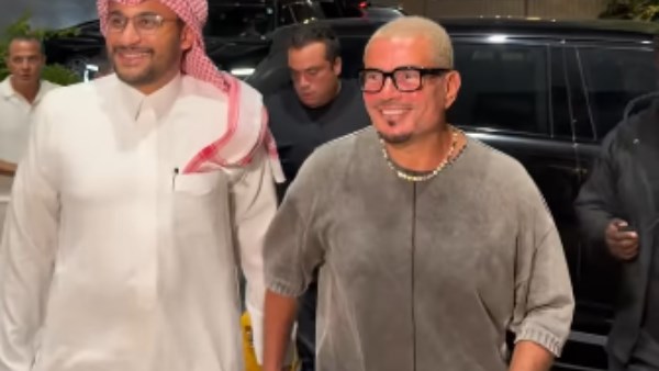 وغلاوتك.. عمرو دياب يبدأ حفلته في جدة