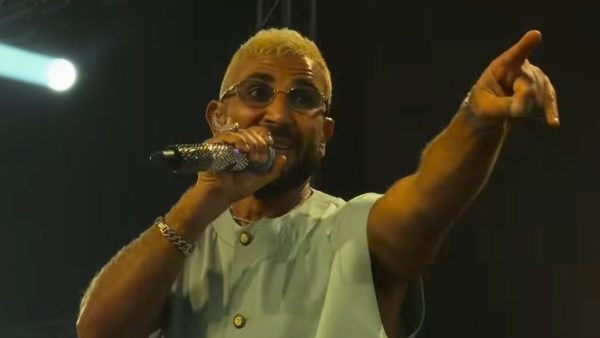 سكوت.. أحمد سعد يشعل حفل أبو ظبي تحت شعار «كامل العدد»