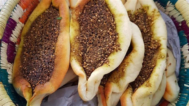 طريقة عمل فطائر المناقيش، لذيذة وسريعة التحضير