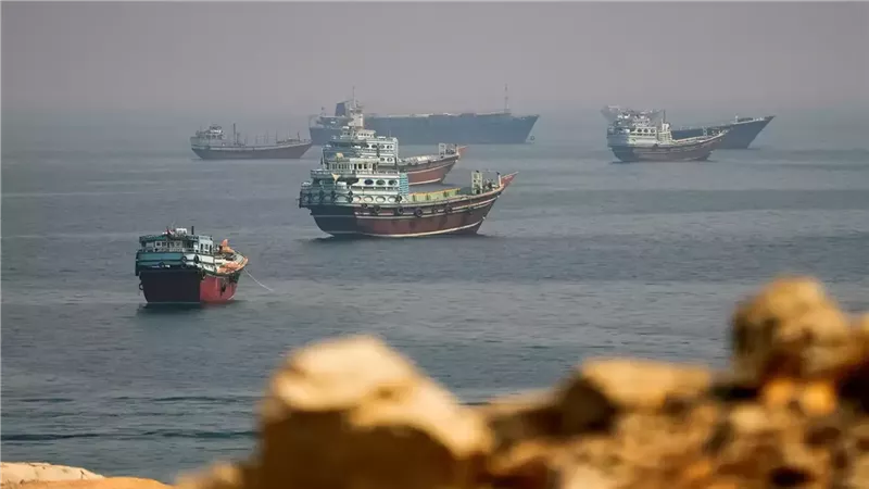 بيانات شحن: 4 سفن فقط عبرت مضيق هرمز امس مقابل 7 في اليوم السابق
