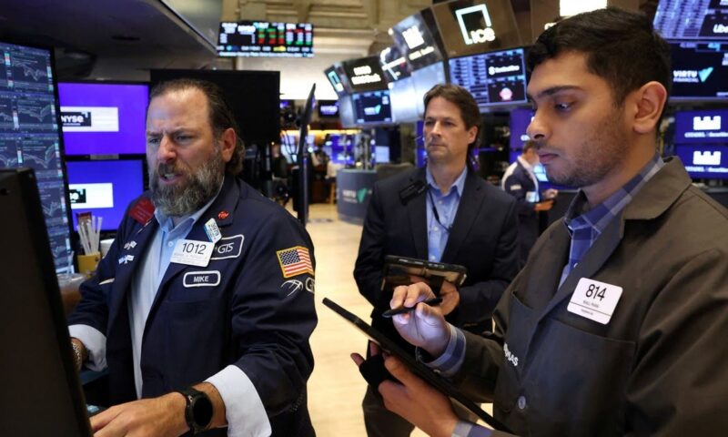 الأسواق تسعر قرار الفيدرالي.. الدولار يربح والأسهم تتراجع