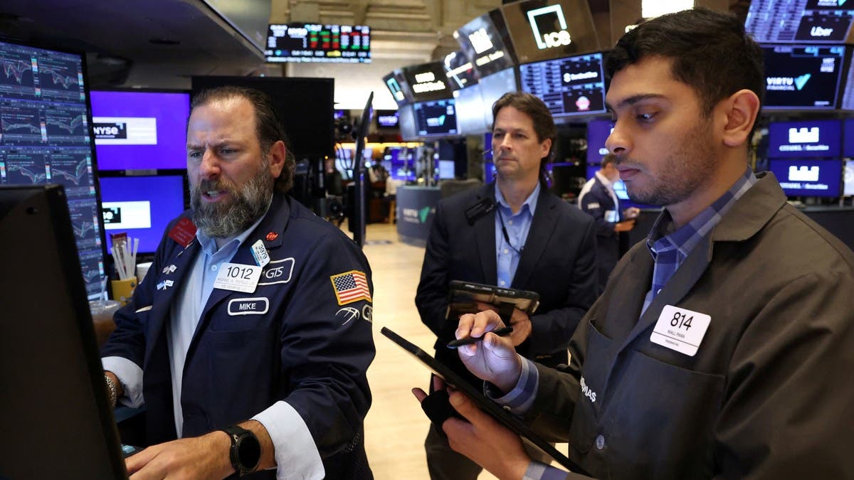 الأسواق تسعر قرار الفيدرالي.. الدولار يربح والأسهم تتراجع