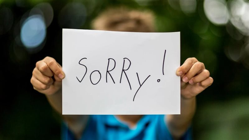 طرق تربوية لتعليم طفلك الاعتذار دون أن يشعر بالذنب