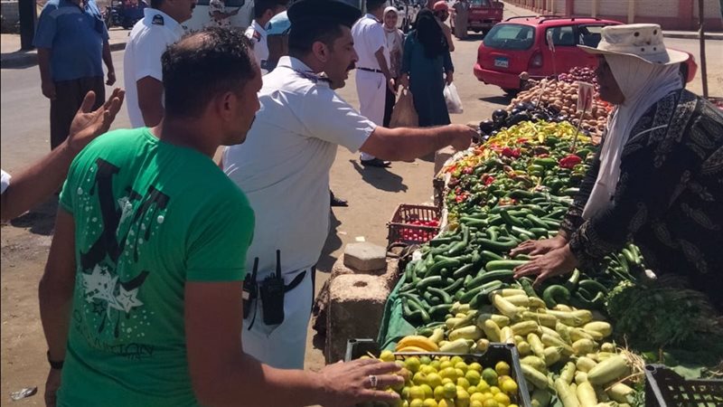 حملة مكبرة لإزالة إشغالات الباعة الجائلين وإعادة الانضباط بدمياط الجديدة
