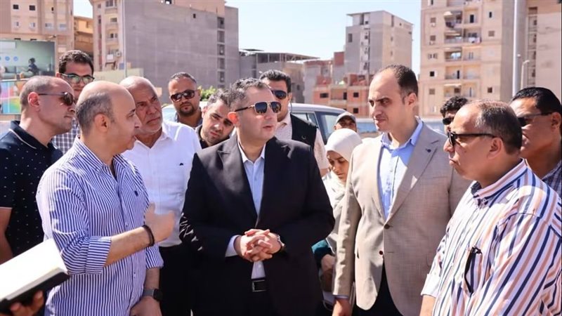 محافظ دمياط يتفقد مشروع تطوير كورنيش النيل بالسنانية