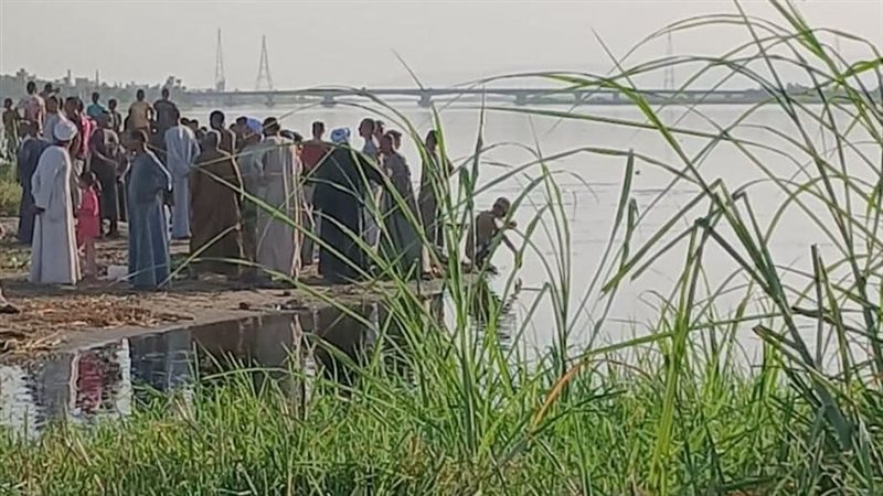 انتشال جثماني سيدة وابنتها بعد غرقهما في نهر النيل بقنا