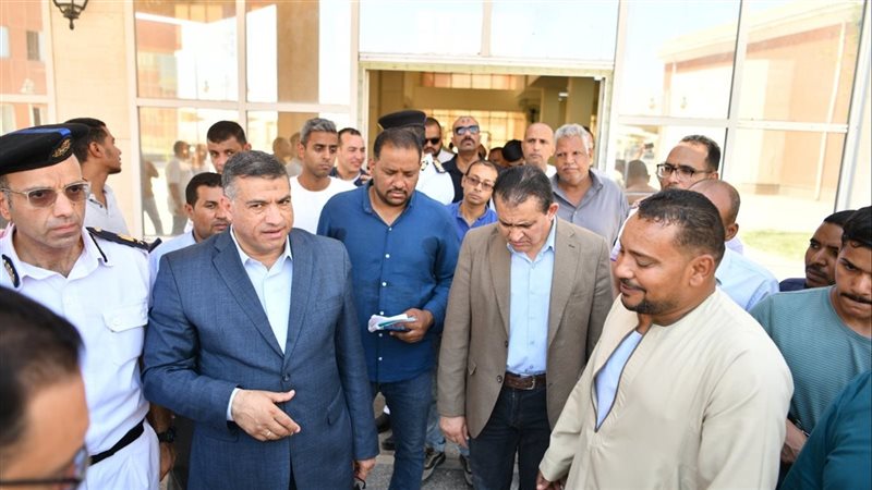 الببلاوي: تشغيل مواقف الأتوبيسات بقنا الجديدة اليوم وتوفير 60 سيارة سيرفيس (صور)