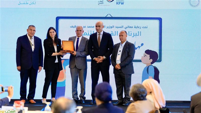 وزير التعليم يكرّم 17 معلما لجهودهم في البرنامج القومي لتنمية مهارات اللغة العربية