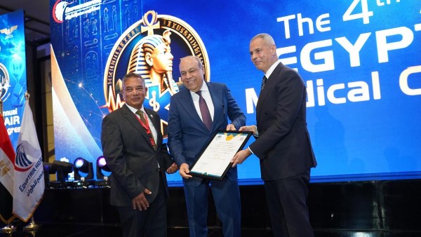 وزير الطيران: الجاهزية والتدريب والتكنولوجيا ركائز تدعم كفاءة الرعاية الطبية بالقطاع