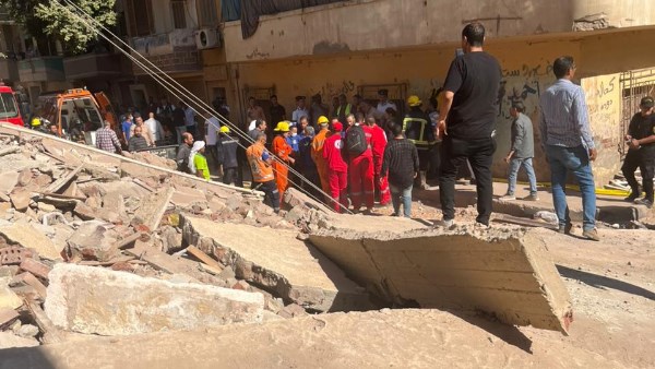 الهلال الأحمر يدفع بفرق الاستجابة لمساندة جهود الدولة في حادث عقار عزبة شاهين بالمنيا