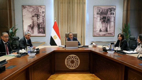 رئيس الوزراء يتابع مستجدات مشروع إعادة إحياء منطقة “نزلة السمان”