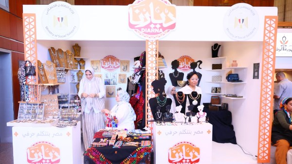 إقامة معرض “ديارنا للحرف” على هامش مؤتمر الهوية الوطنية بالإسكندرية