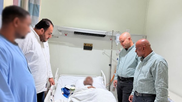 توجيهات عاجلة من وزير السياحة لدعم مصابي حادث العمرة.. وتشكيل خلية أزمة لمتابعة حالتهم