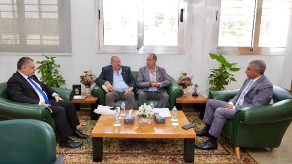 وزير السياحة يبحث الترويج لاستضافة مصر كأس العالم للتنس للناشئين