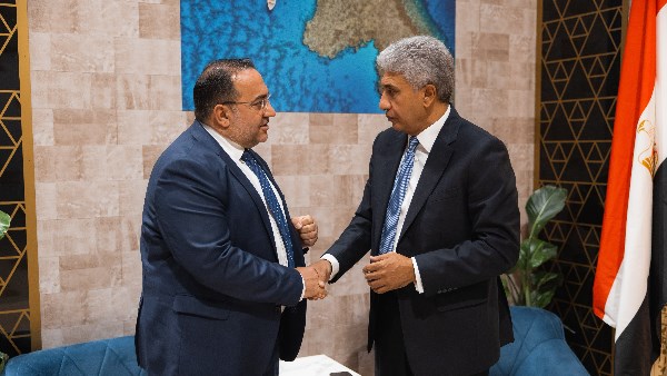 شريف فتحي يبحث مع وزير السياحة القبرصي تعزيز التعاون ودفع الحركة السياحية إلى مصر
