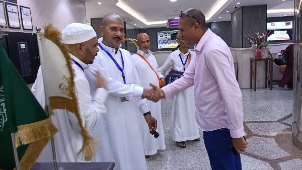 لجان وزارة السياحة والآثار تواصل أعمالها الميدانية لمتابعة تنفيذ برامج العمرة في الأراضي المقدسة