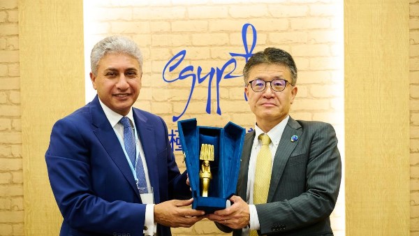 وزير السياحة يبحث مع رئيس وكالة السياحة اليابانية تعزيز التعاون السياحي بين البلدين