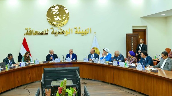 الحكومة تناقش خطط إعادة هيكلة المؤسسات الصحفية القومية وتعزيز استدامتها المالية
