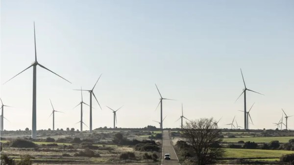 تحديات فائض الطاقة.. إسبانيا تتجه نحو ثورة البطاريات لحماية شبكتها الكهربائية