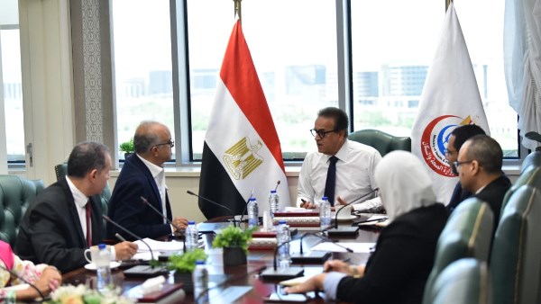 وزير الصحة يبحث مع “العالمية لجراحات الجلوكوما” تعزيز العمل ضمن المبادرة الوطنية للكشف المبكر