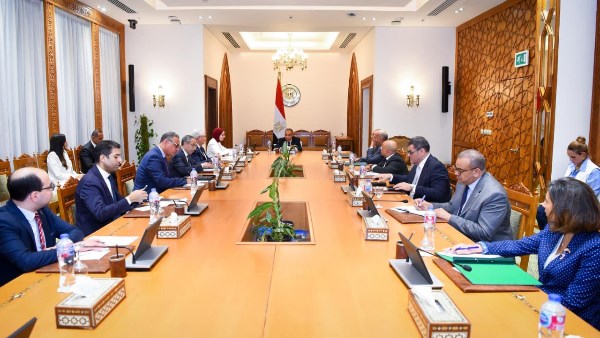 وزير الخارجية يعقد اجتماعًا مع الأمانة التنفيذية لإزالة الألغام التابعة للوزارة