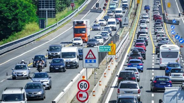 الحكومة الإيطالية تعتزم إلغاء ضريبة الطرق للمركبات الصغيرة والمتوسطة