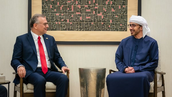 وزير الخارجية الإماراتي يبحث مع مستشار الرئيس الأمريكي تطورات الأوضاع بالشرق الأوسط