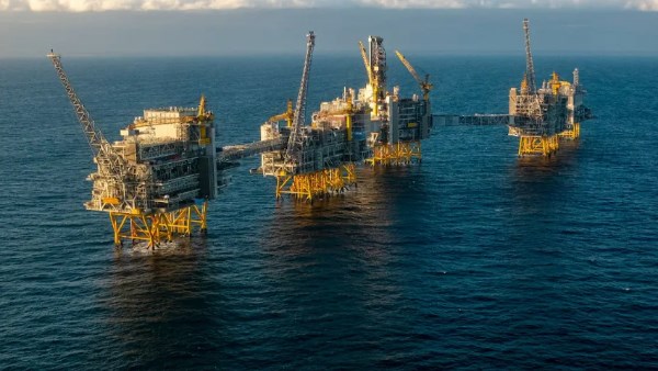 حمى تأمين الإمدادات تضرب مصافي النفط الأوروبية مع تصاعد التوترات في الشرق الأوسط