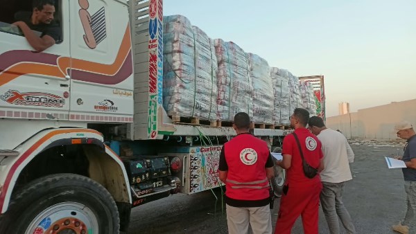 الهلال الأحمر: قافلة زاد العزة الـ 285 تتضمن أكثر من 3,009 أطنان من المساعدات للأشقاء الفلسطينيين