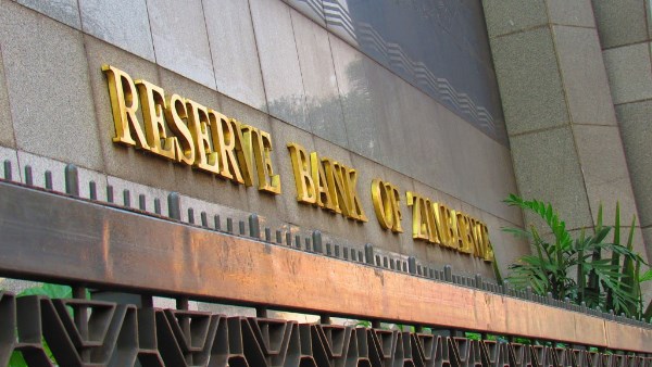 البنك المركزي في زيمبابوي يخفض سعر الفائدة إلى 27.5% مع استقرار التضخم