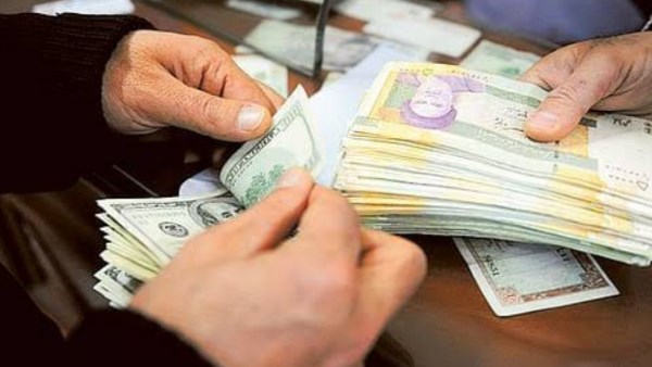 العملة الإيرانية تهوي إلى مستوى قياسي جديد مع تصاعد تداعيات الحرب على الاقتصاد