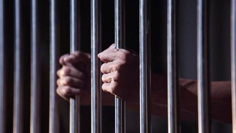 حجز صيدلي وطالب علوم بتهمة الاستيلاء على أدوية من صيدلية بـ 60 ألف جنيه
