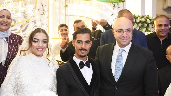 زواج بقرار حكومي.. محافظ الفيوم يعقد قران فتاة يتيمة ويشاركها الفرحة