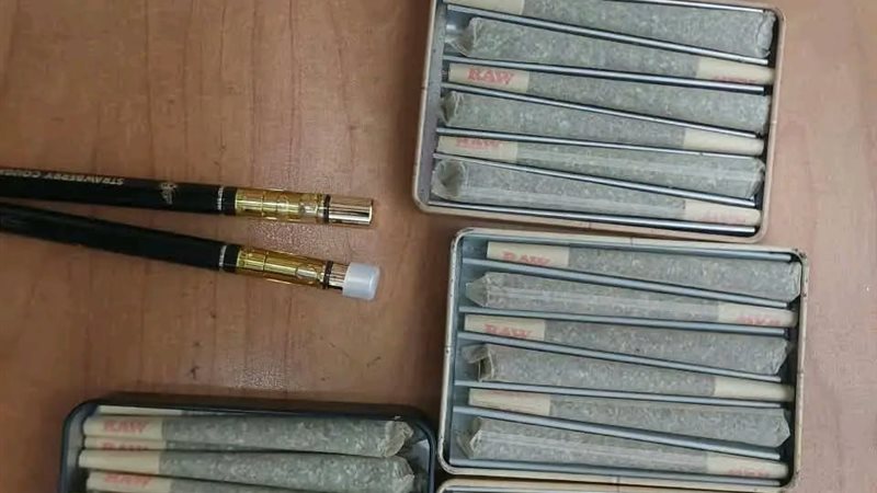 ضبط محاولة تهريب سجائر إلكترونية بها مواد مخدرة وتذكرة كوكايين بمطار الغردقة