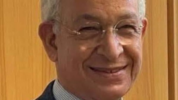وزير التعليم العالي يهنئ هاني هلال بمناسبة منحه وسام الاستحقاق الفرنسي