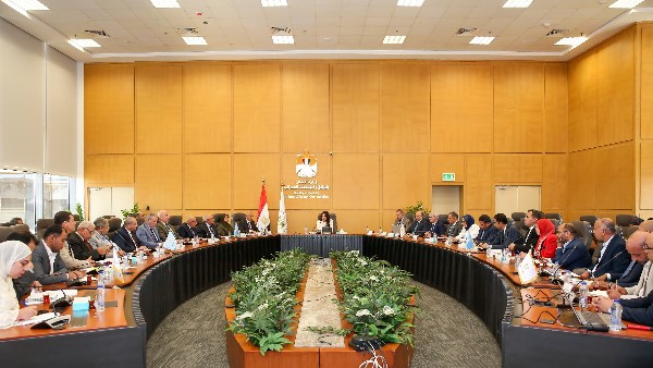 وزيرة الإسكان تتابع موقف منظومة الصرف الصحي بمحافظة القاهرة ومياه الشرب والصرف الصحي بمدينتي الشروق وبدر