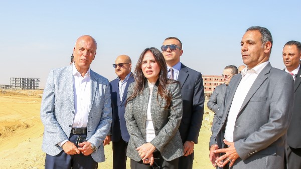 الإسكان تتسلم أول 10 أفدنة خالية من المخلفات لإتاحتها للتنمية بالقاهرة الجديدة